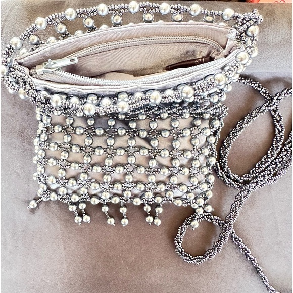 Giorgio Beverly Hills gray crossbody evening beaded bag. - Picture 2 of 4